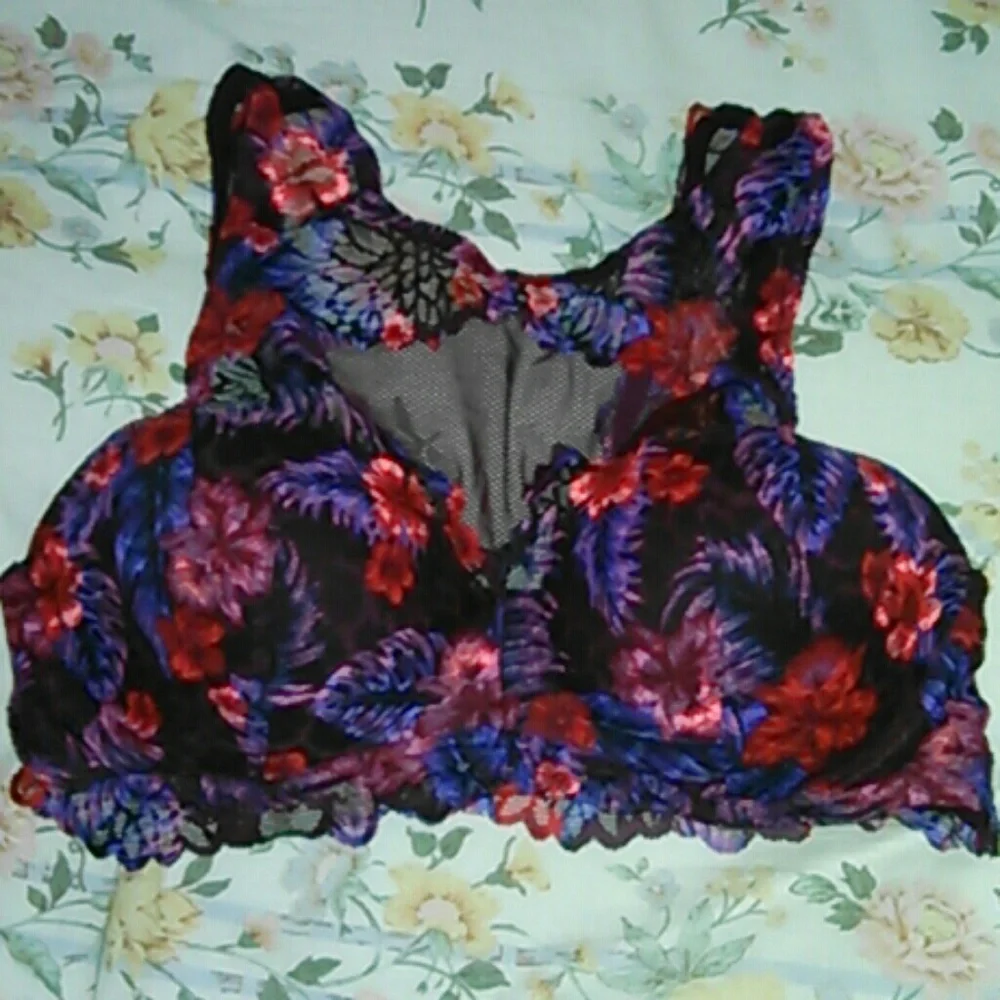 New VS PINK Maroon Floral Pushup Bra